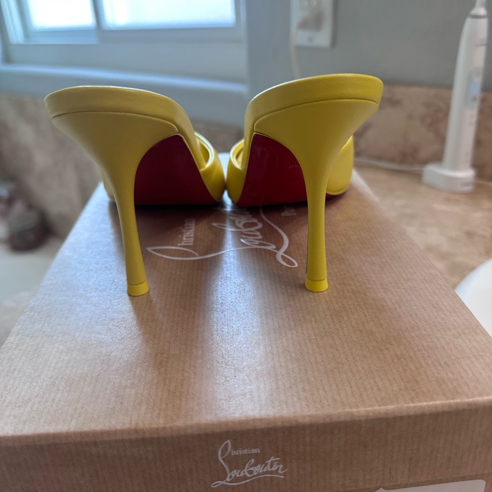 Christian Luboutin Me Dolly  Peep-Toe - Picture 5 of 7